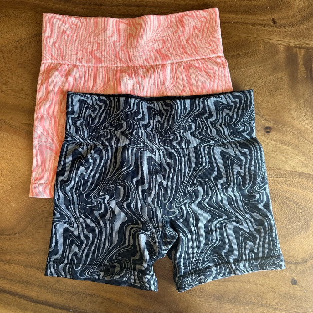 SET OF TWO JoyLab Swirl Seamless Bike Shorts 4” • Medium • EUC
